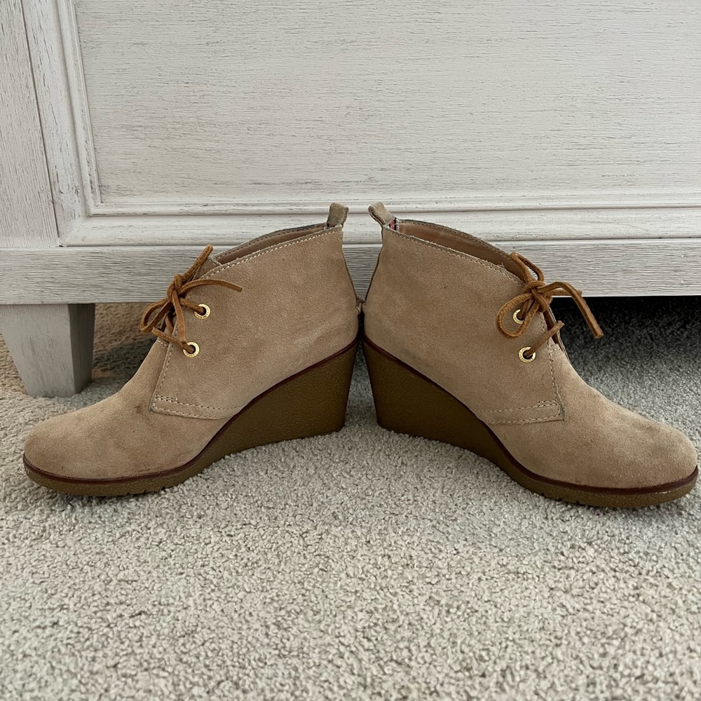 Sperry women’s size 7 suede bootie
